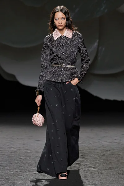 Look 49